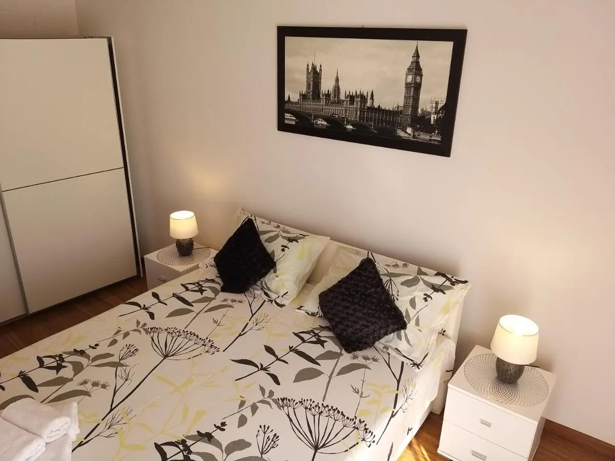 Image 1 of 3 bedroom apartment with terrace and free parking
