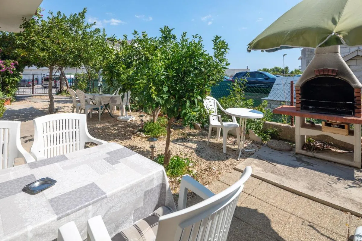 Image 5 of A2 – apt near beach w patio parking and grill