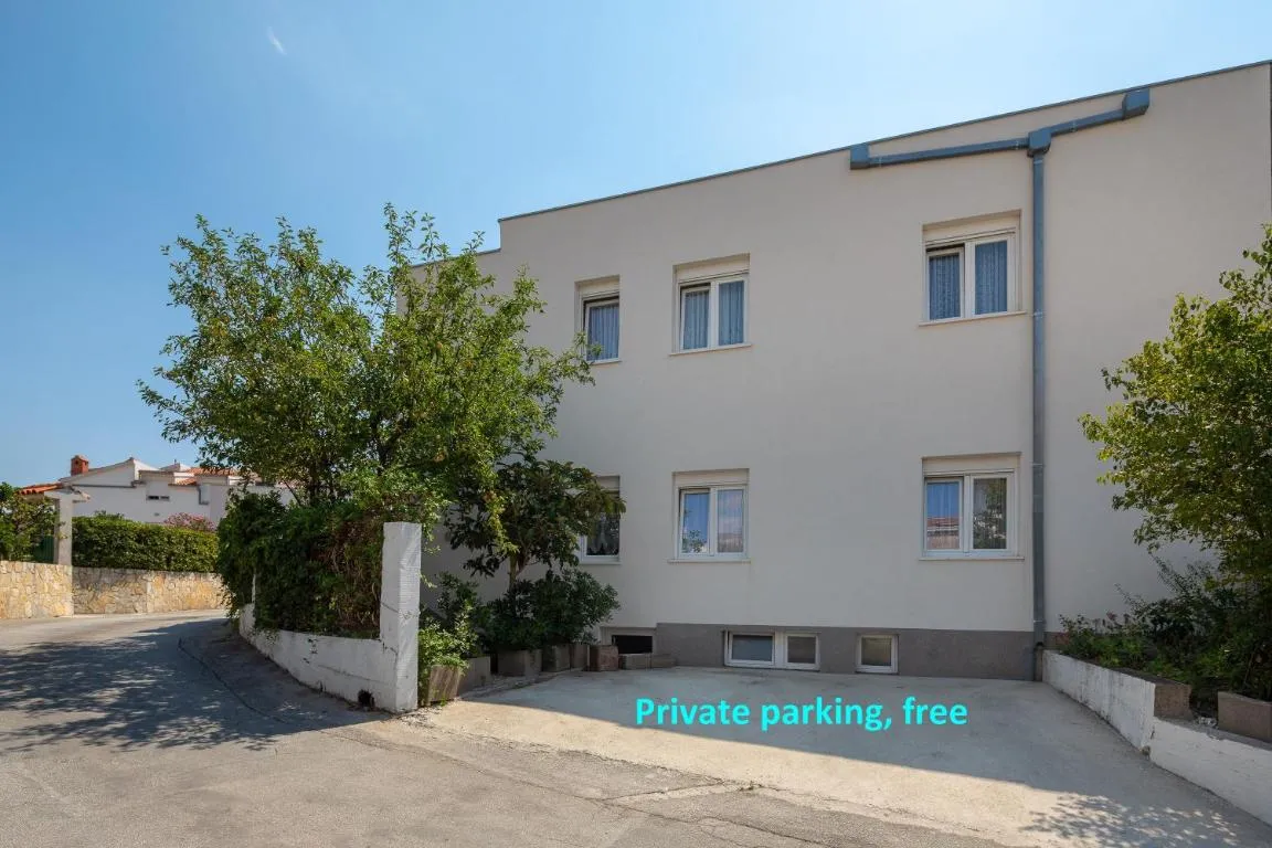 Image of A2 – apt near beach w patio parking and grill