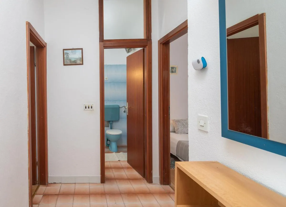Image 2 of A2 – apt near beach w patio parking and grill