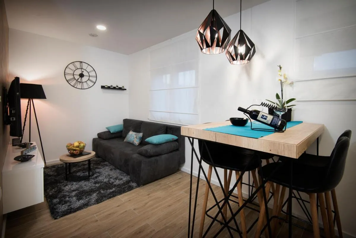 Image 3 of APARTMENTS-LUXURY