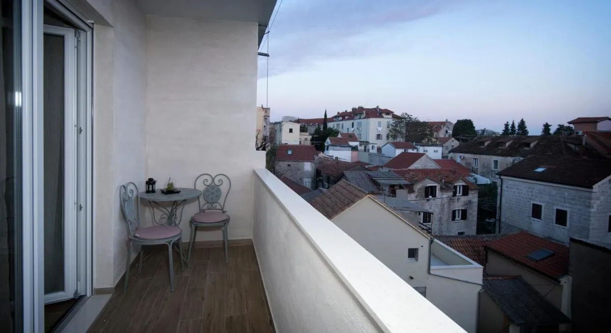 Image 5 of APARTMENTS-LUXURY