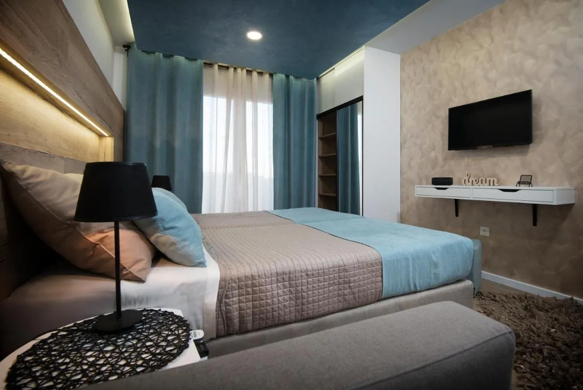 Image 4 of APARTMENTS-LUXURY