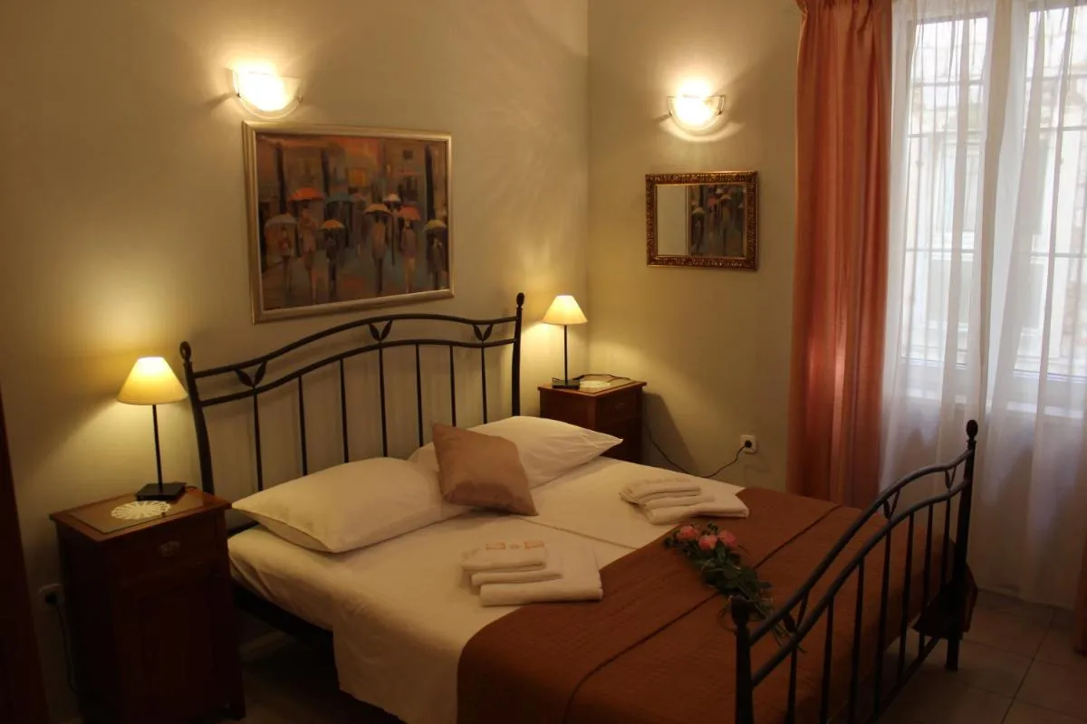 Image 5 of Adagio Theatre Apartment Split