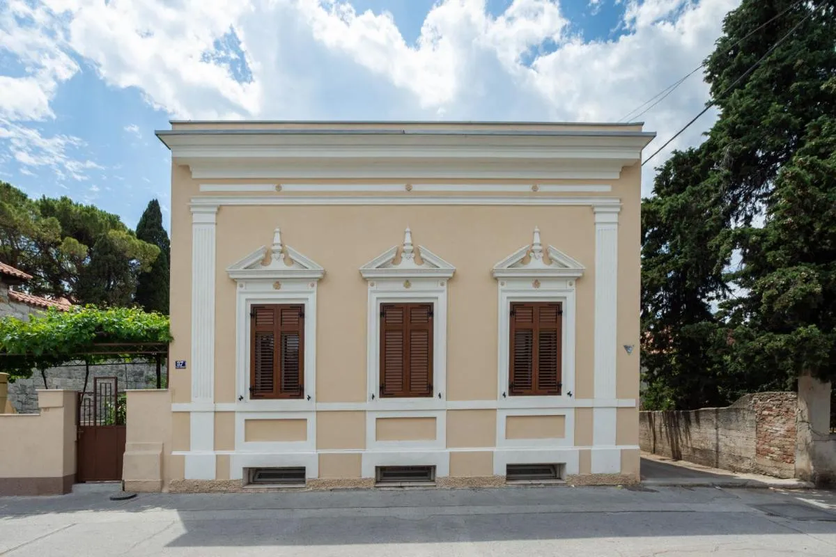 Image 2 of Antique Garden Villa