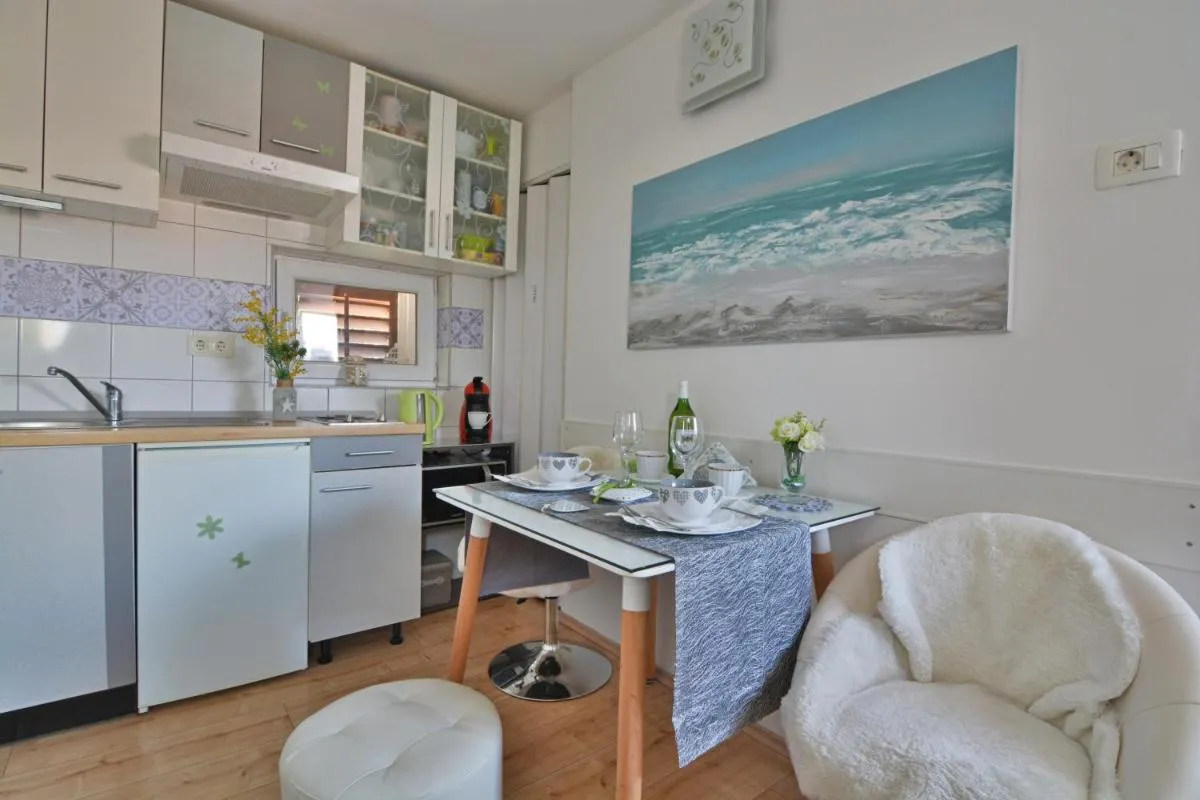 Image 3 of Apartment Artemia