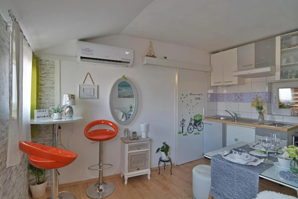 Image 2 of Apartment Artemia