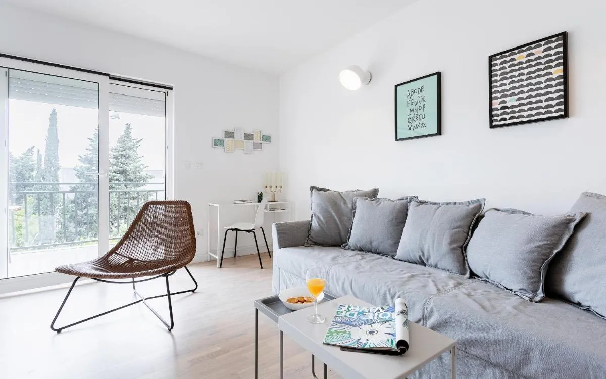 Image of Apartment Black & White