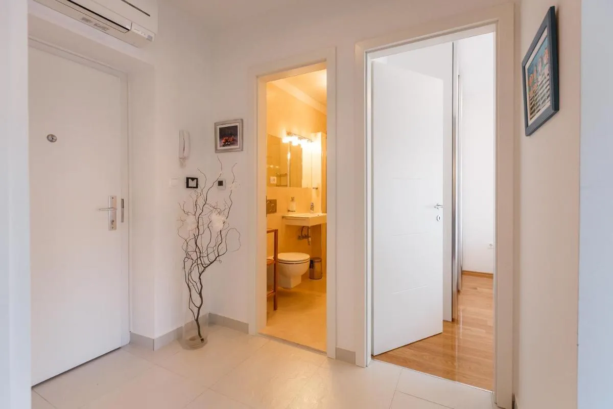 Image 2 of Apartment Breze