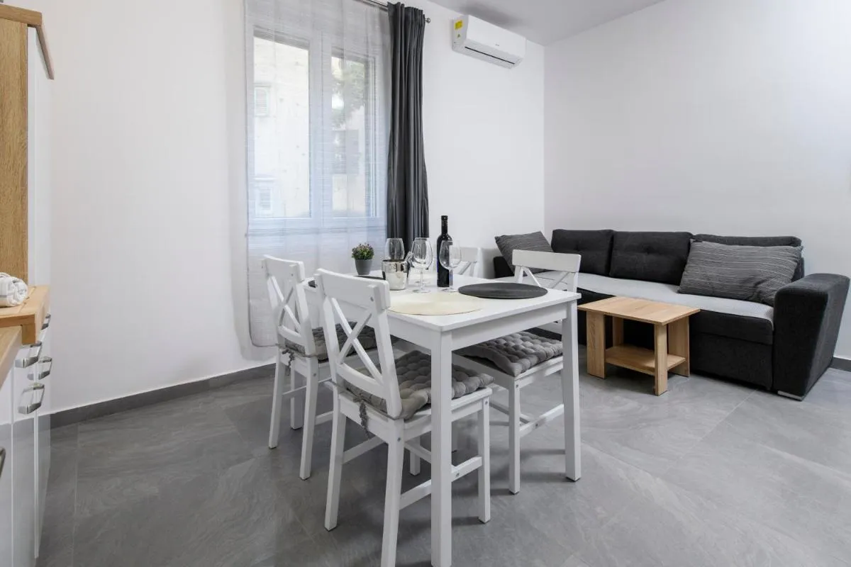 Image 2 of Apartment Delalle
