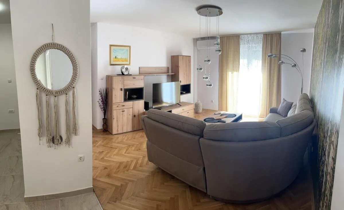 Image 3 of Apartment Family