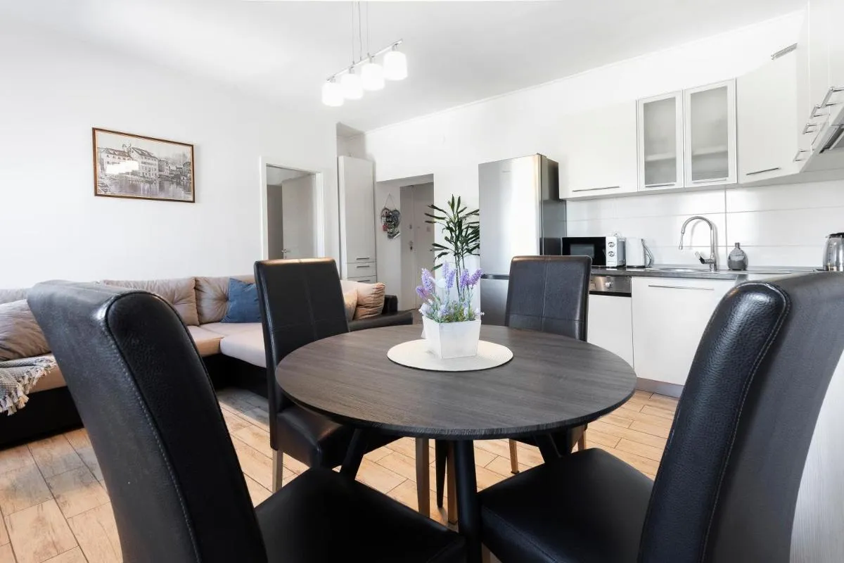 Image 3 of Apartment Feratjer