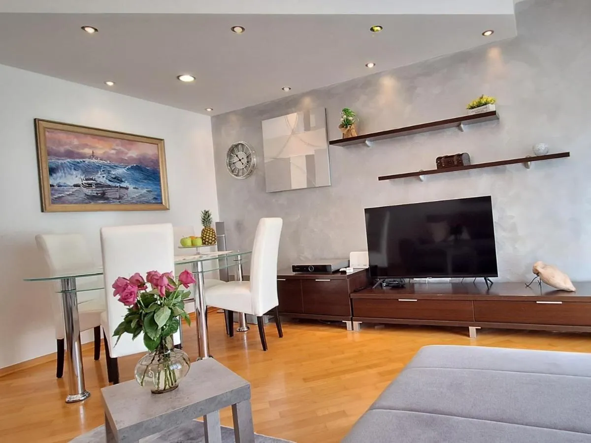 Image 1 of Apartment Leona