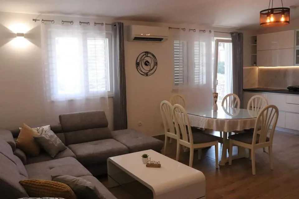 Image of Apartment MARY- 2 free parking, near Mall of Split