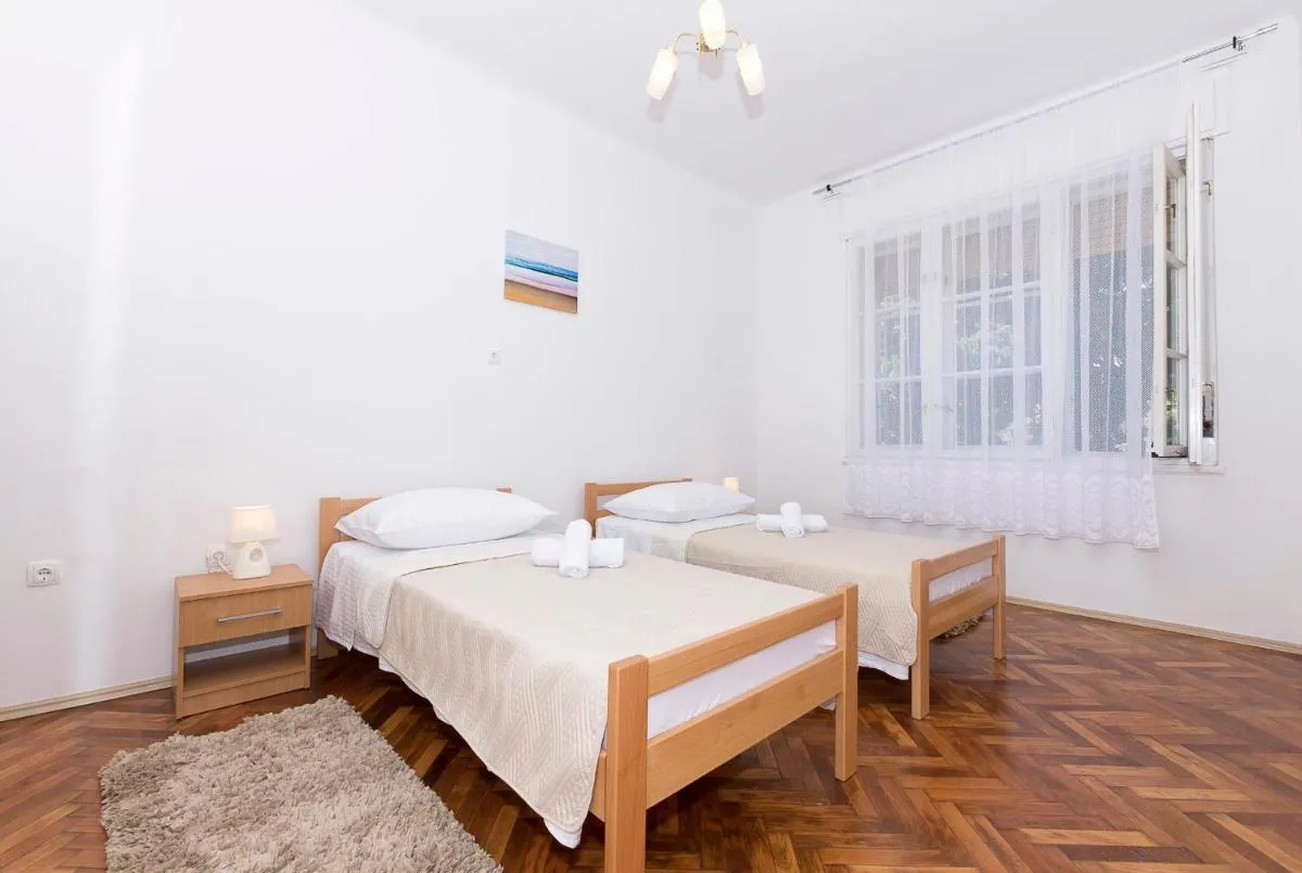 Image 1 of Apartment Mario
