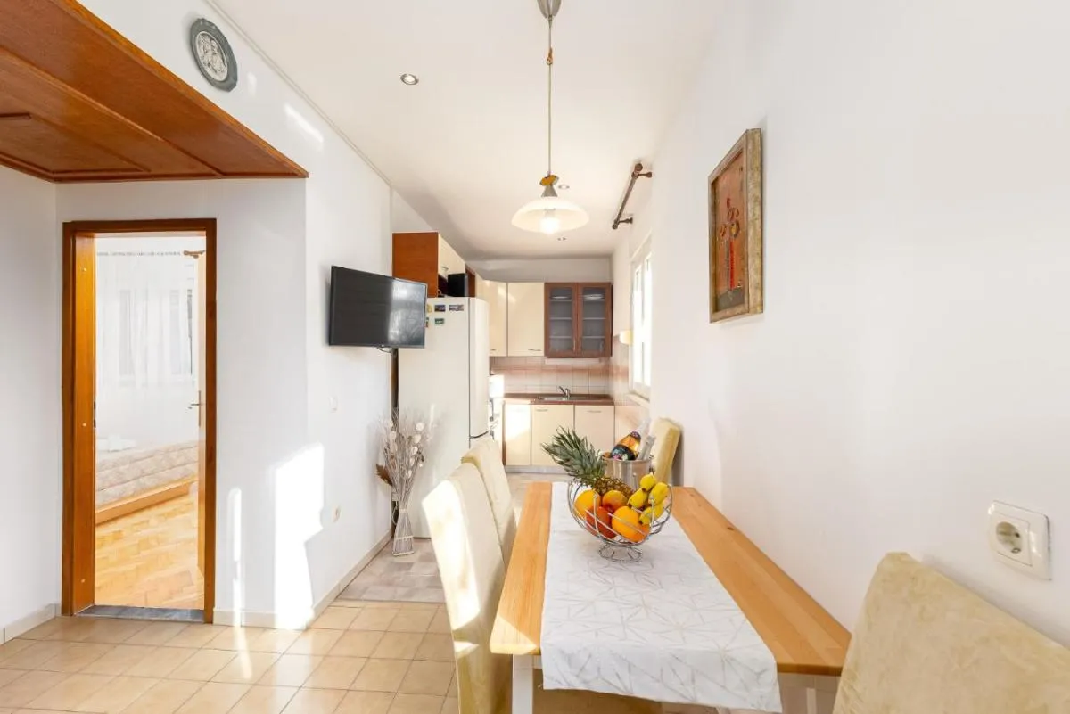 Image 3 of Apartment Neva