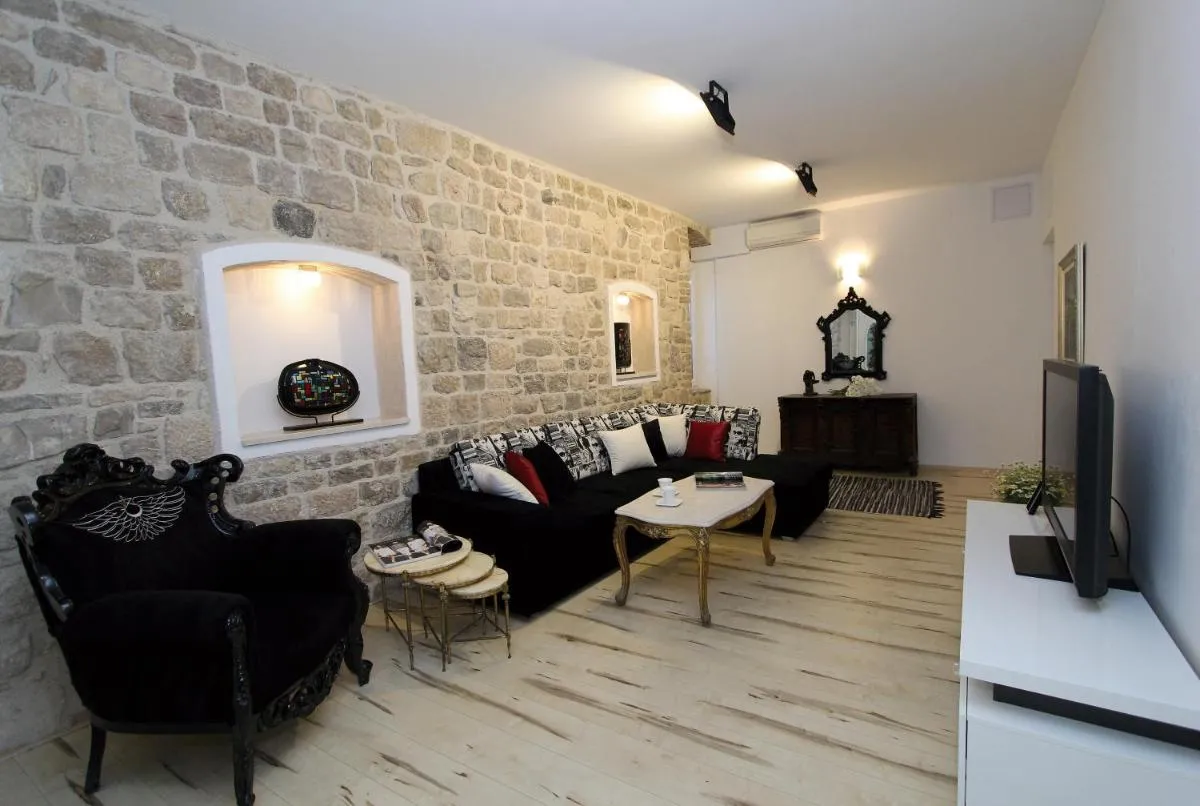Image 4 of Apartment Papalić Palace