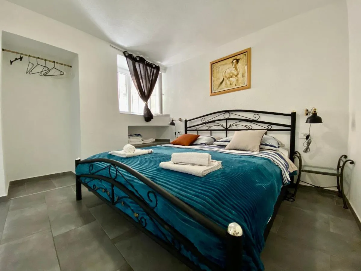 Image 1 of Apartment Papalina city center