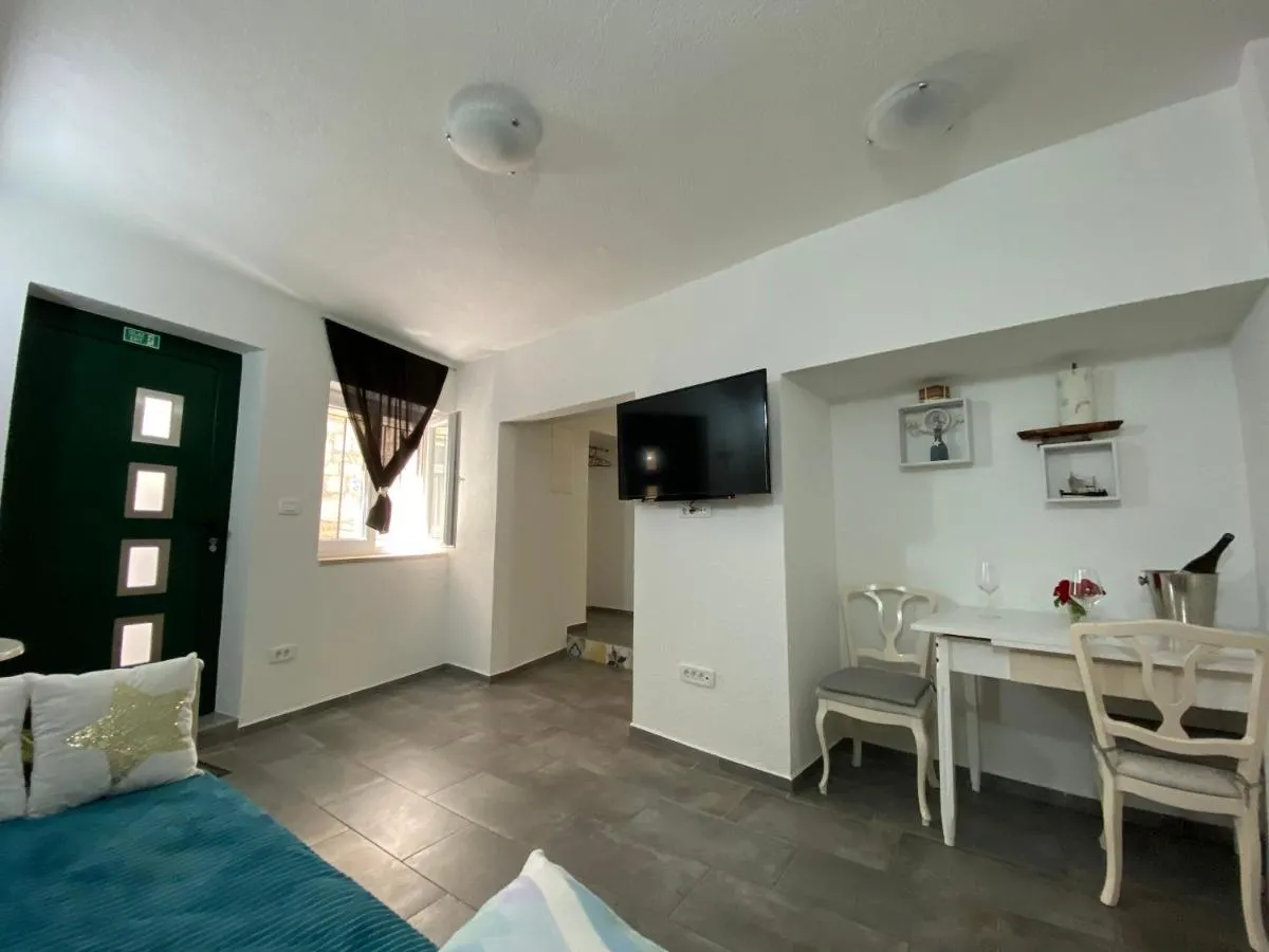 Image 4 of Apartment Papalina city center