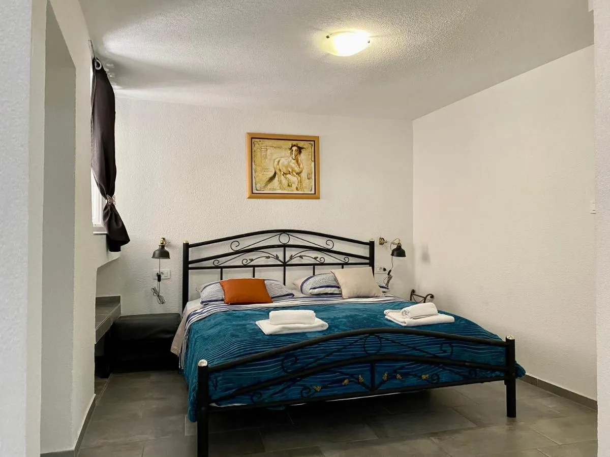 Image 6 of Apartment Papalina city center