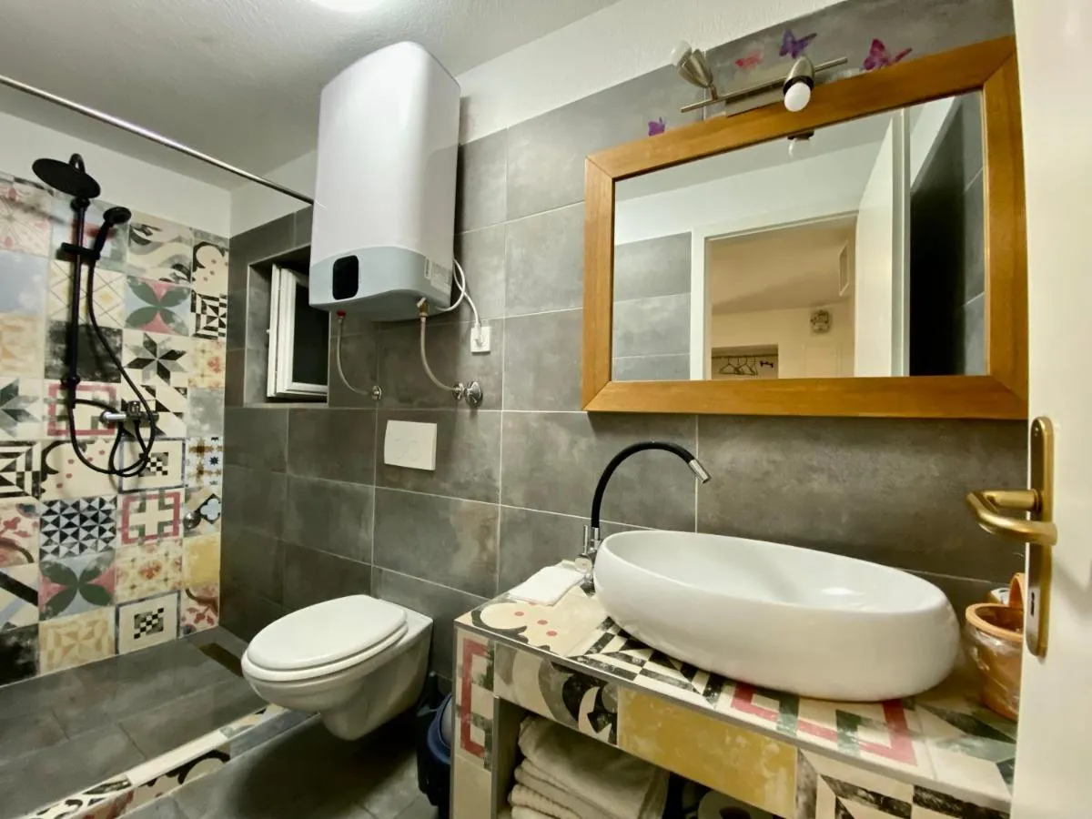 Image 2 of Apartment Papalina city center