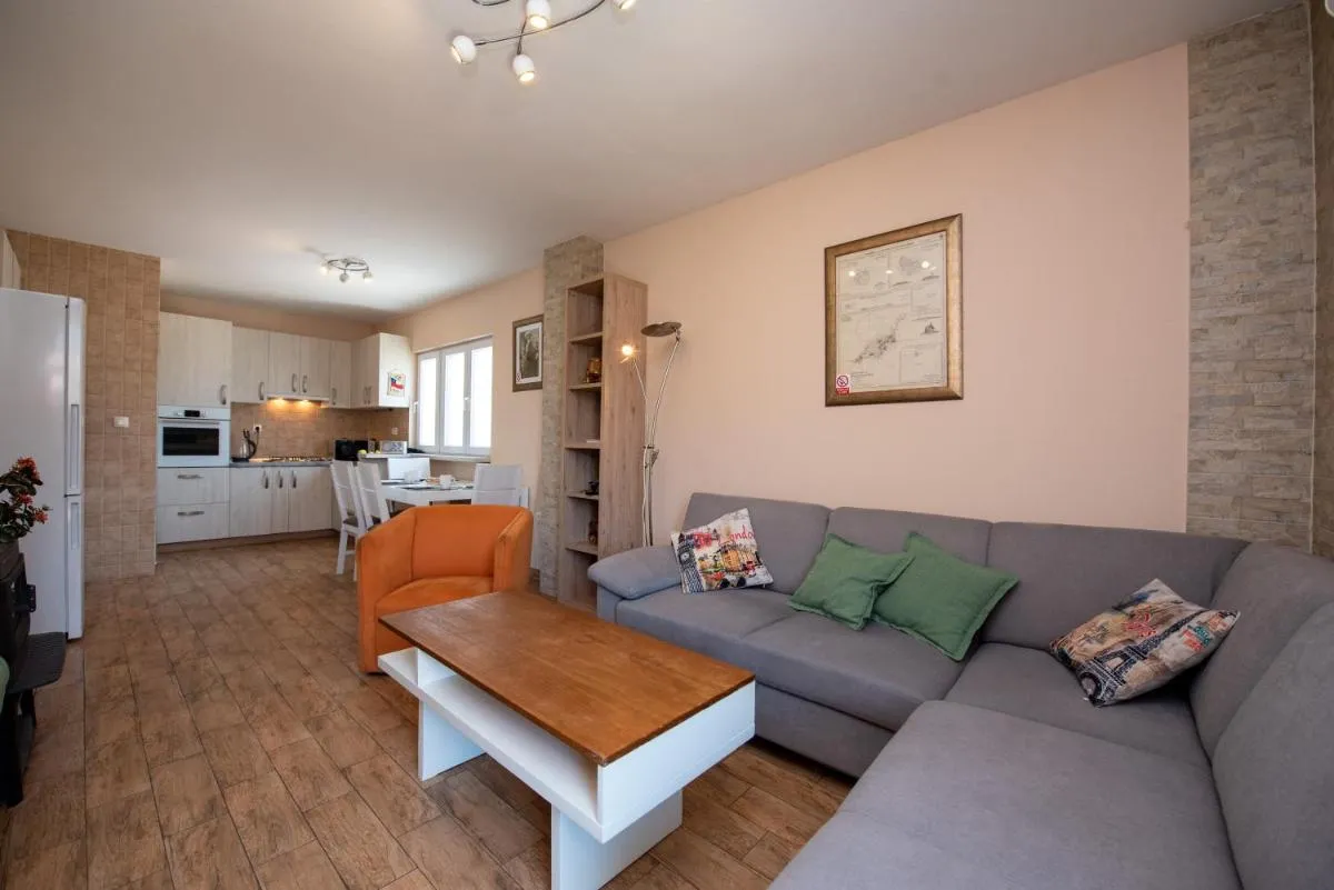 Image 3 of Apartment Traveler