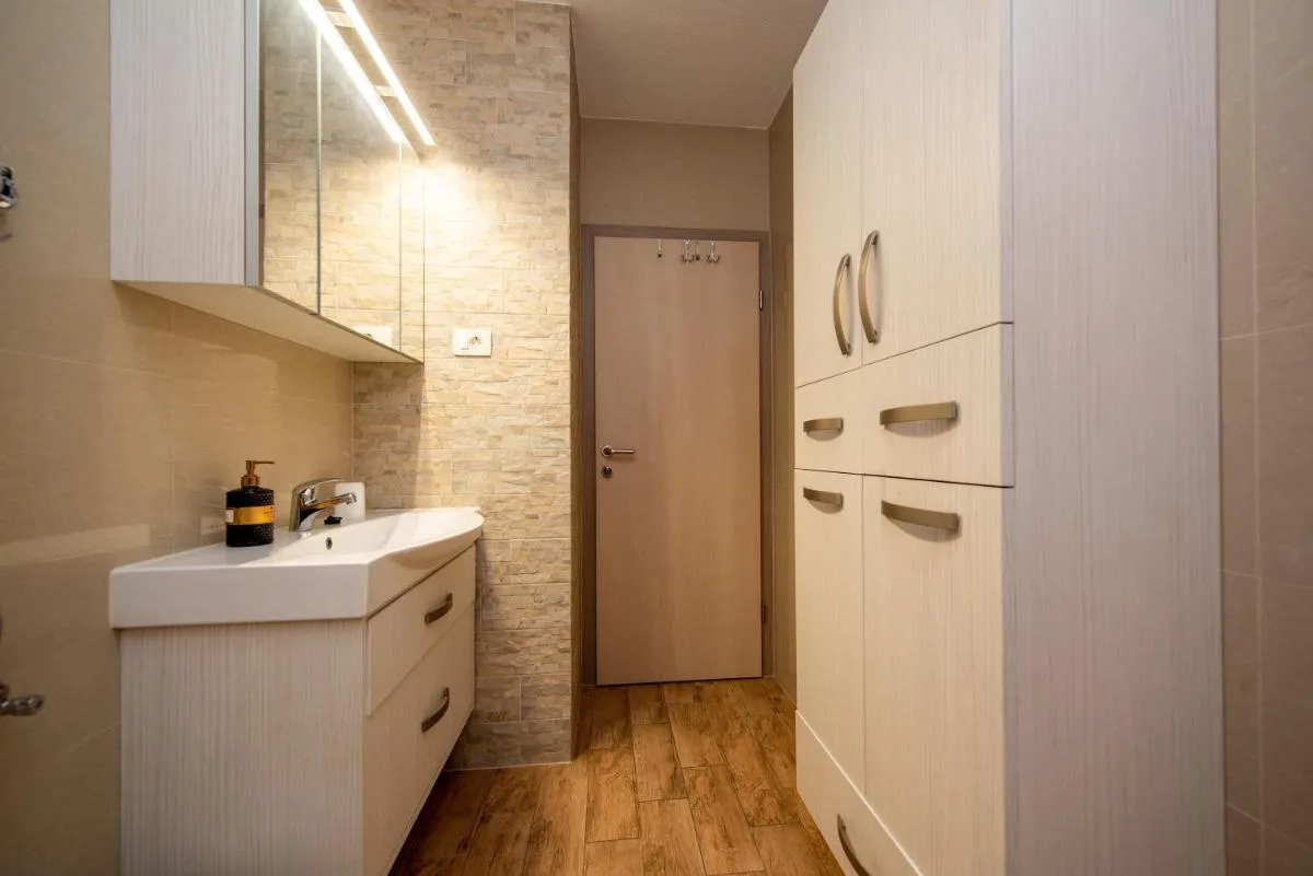 Image 2 of Apartment Traveler