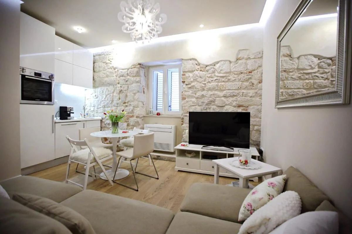 Image 4 of Apartment White Stone – Diocletian Palace