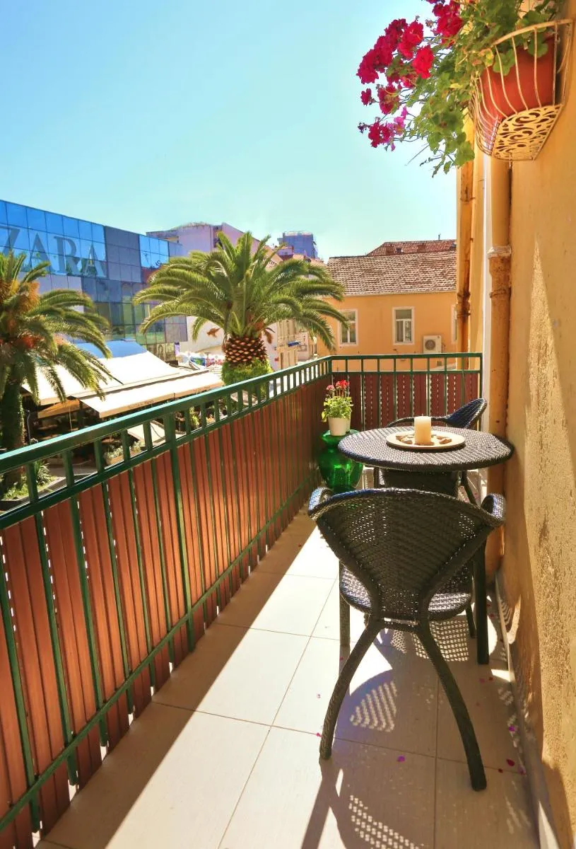Image 5 of Apartments Marmont