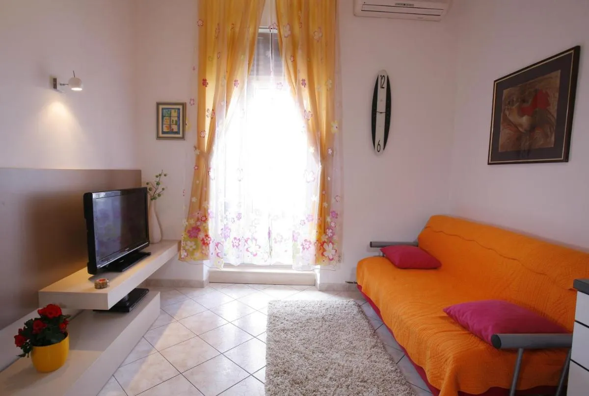Image 4 of Apartments Marmont