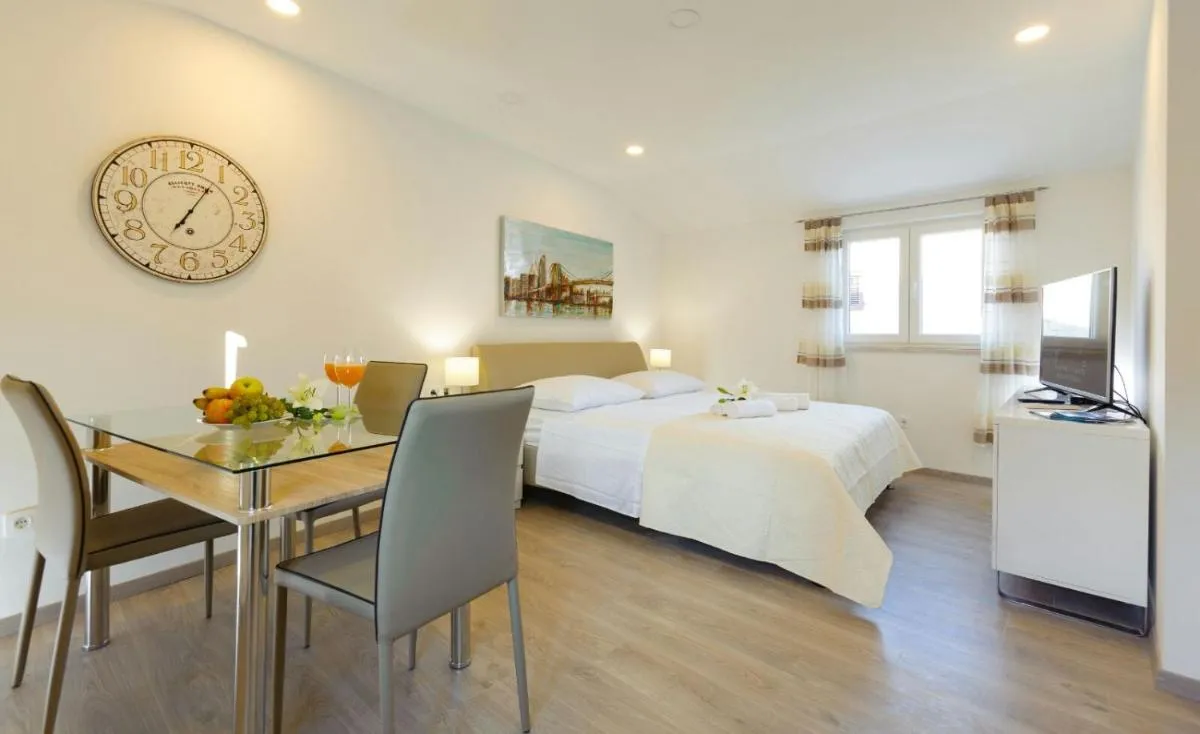 Image of Apartments & Room Libar