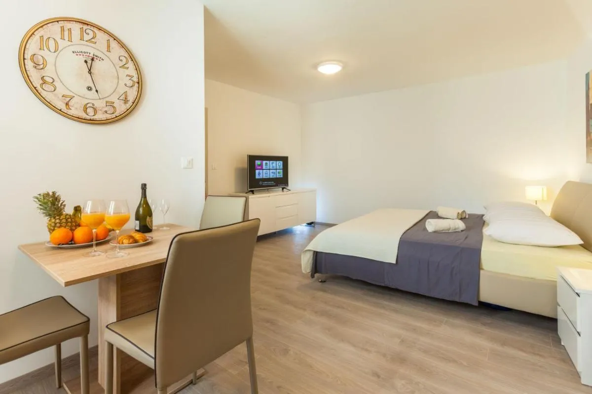 Image 1 of Apartments & Room Libar