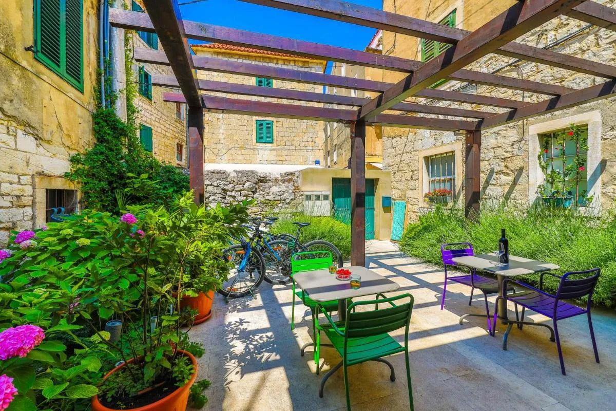 Image 4 of Apartments Veig Palace