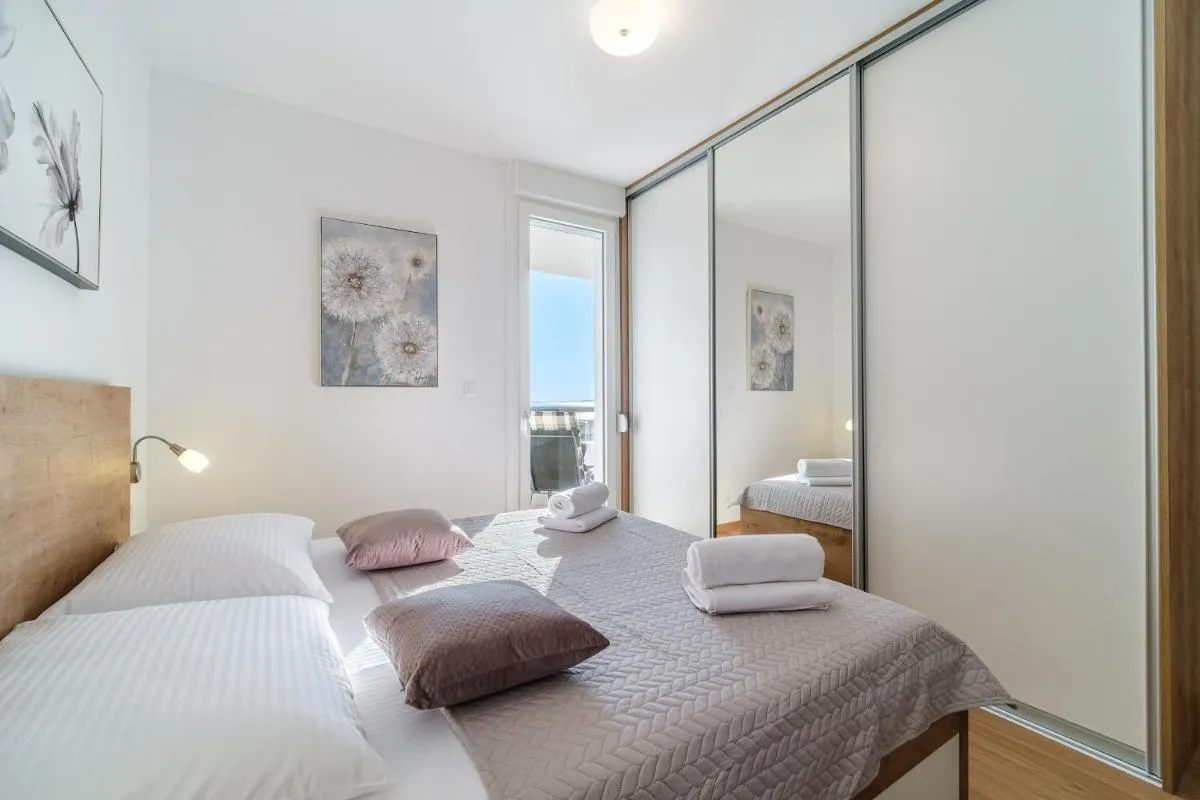 Image 1 of Apartments with WiFi Split – 22131