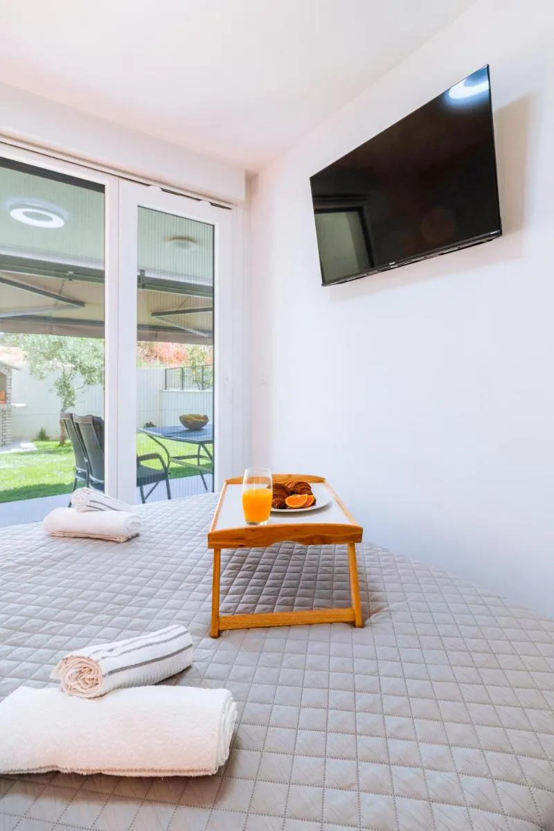 Image 3 of Apartment with Garden and Free Garage Parking
