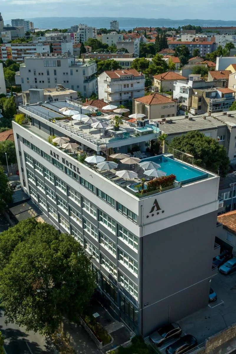 Image 3 of Art Hotel