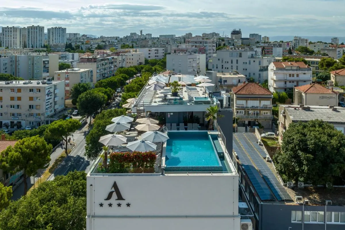 Image 2 of Art Hotel