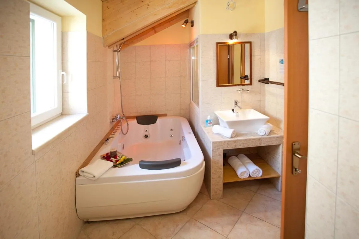 Image 2 of Authentic Luxury Rooms