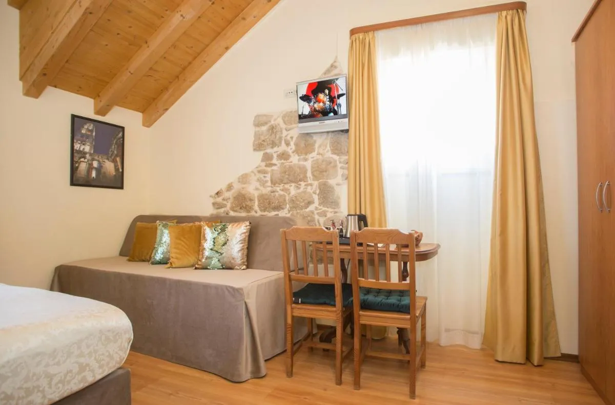 Image 6 of Authentic Luxury Rooms