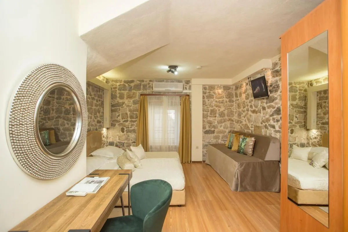 Image 4 of Authentic Luxury Rooms