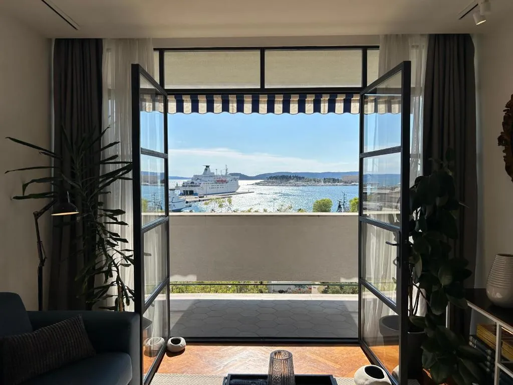 Image of BREGOS SUPERIOR APARTMENT – unique design 3-BR – unbelievable panoramic view of Split – walking distance from UNESCO palace and Bacvice beach – free parking – BURALUX properties