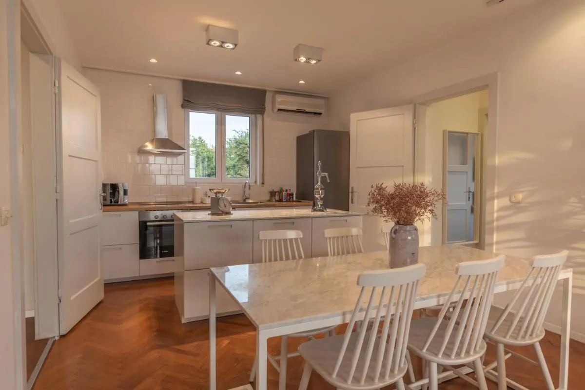 Image 6 of BREGOS SUPERIOR APARTMENT – unique design 3-BR – unbelievable panoramic view of Split – walking distance from UNESCO palace and Bacvice beach – free parking – BURALUX properties