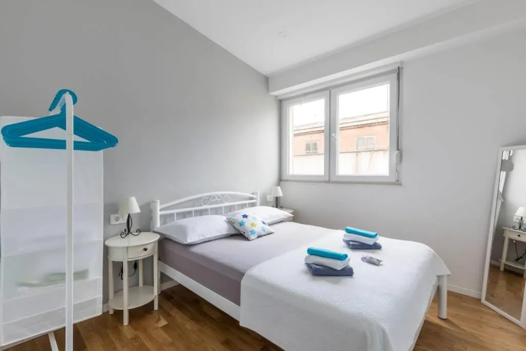 Image 6 of Banana Split Youth Apartment