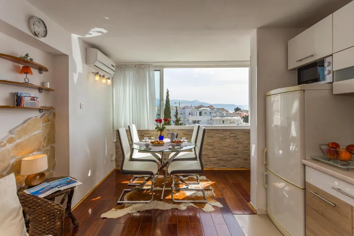 Image 3 of Beach Split Apartments