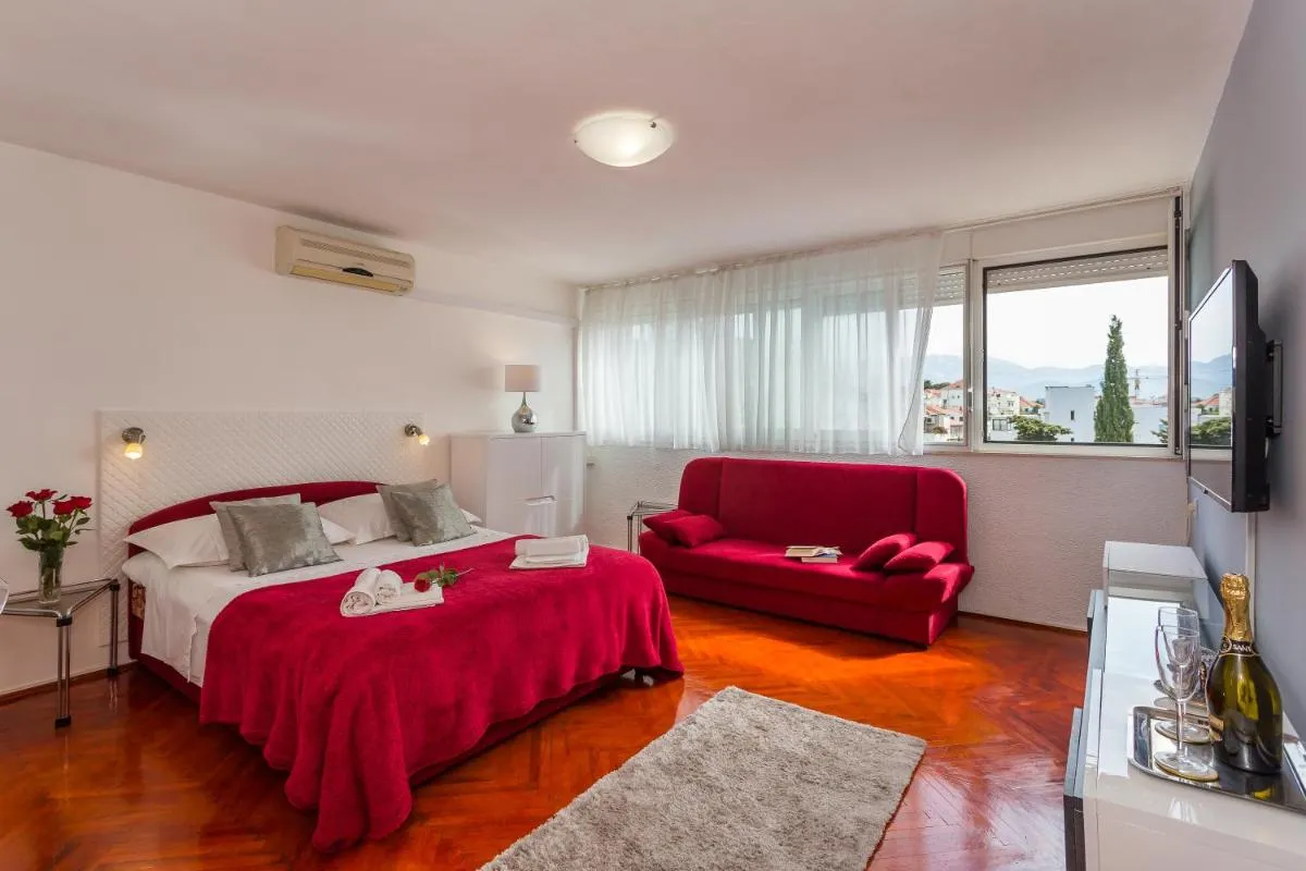 Image 4 of Beach Split Apartments