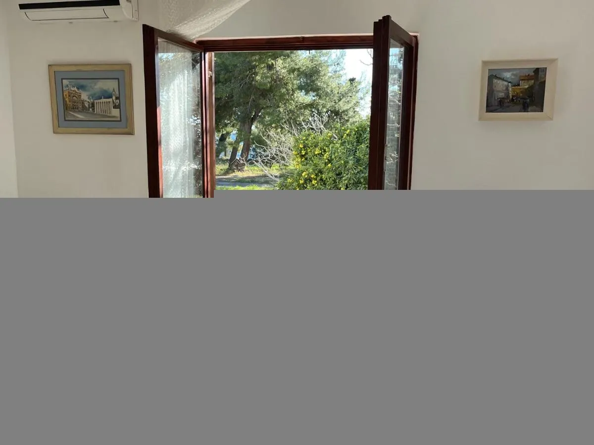 Image 1 of Beachfront Sunshine apartment