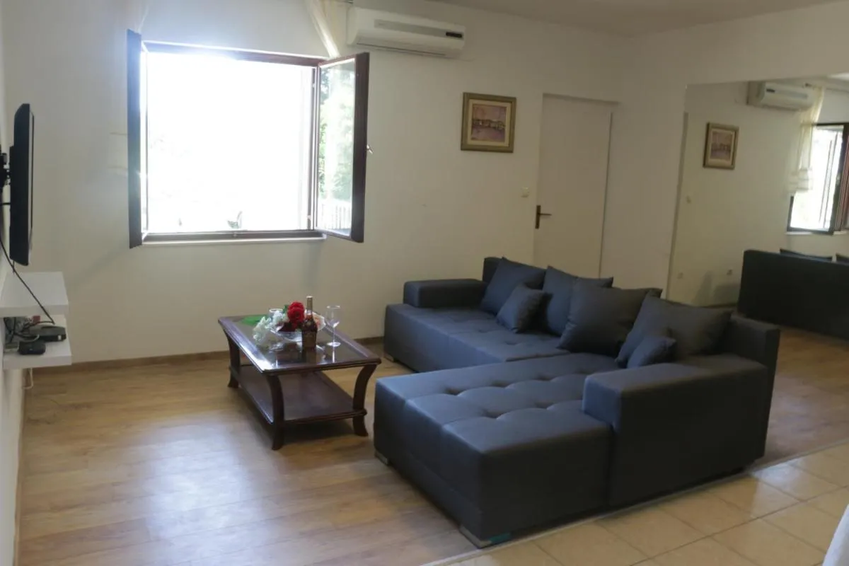 Image 3 of Beachfront apartment Drazen, with garden and parking