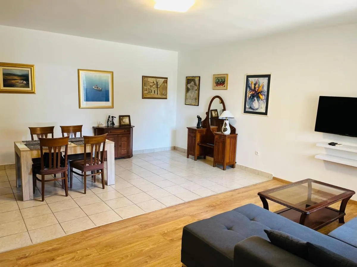 Image 2 of Beachfront apartment Drazen, with garden and parking