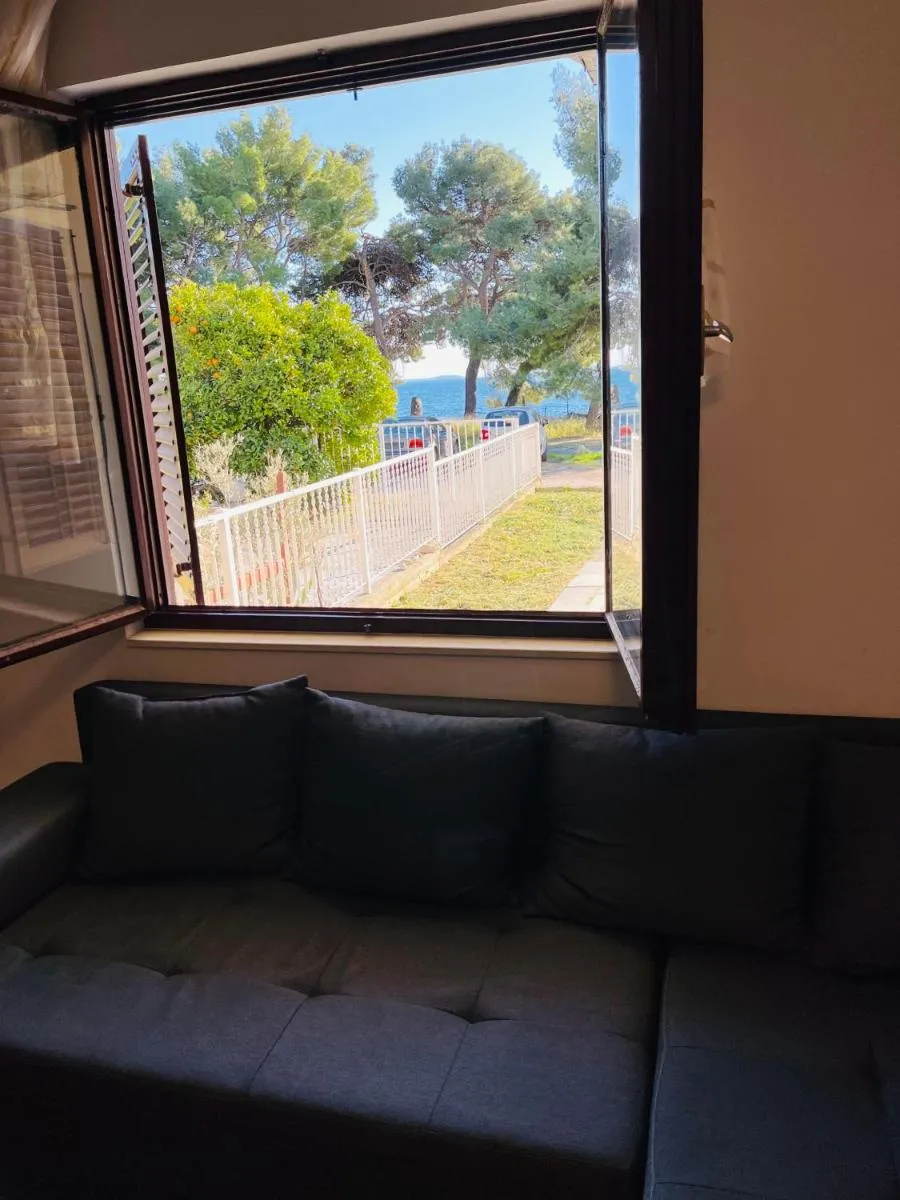 Image 4 of Beachfront apartment Drazen, with garden and parking