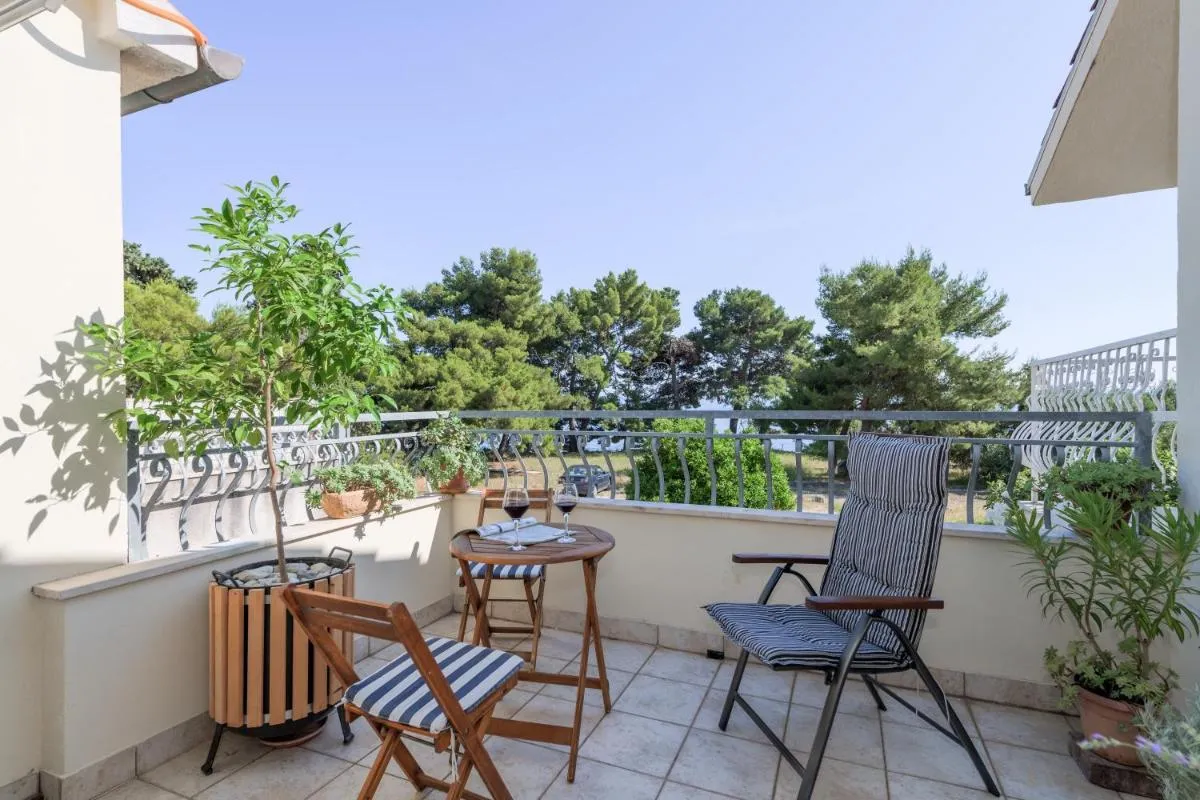 Image 1 of Beachfront apartment Milan, with balcony